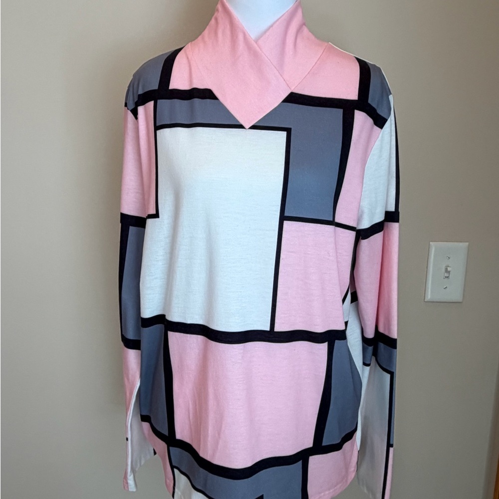 #270 Adorable Color Block Women's Top - Pink, Gray, and White. Excellent Cond.